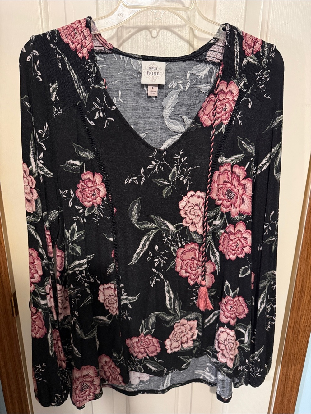 Knox Rose Black Long-Sleeve V-Neck Floral Top with Pink Blooms size Large